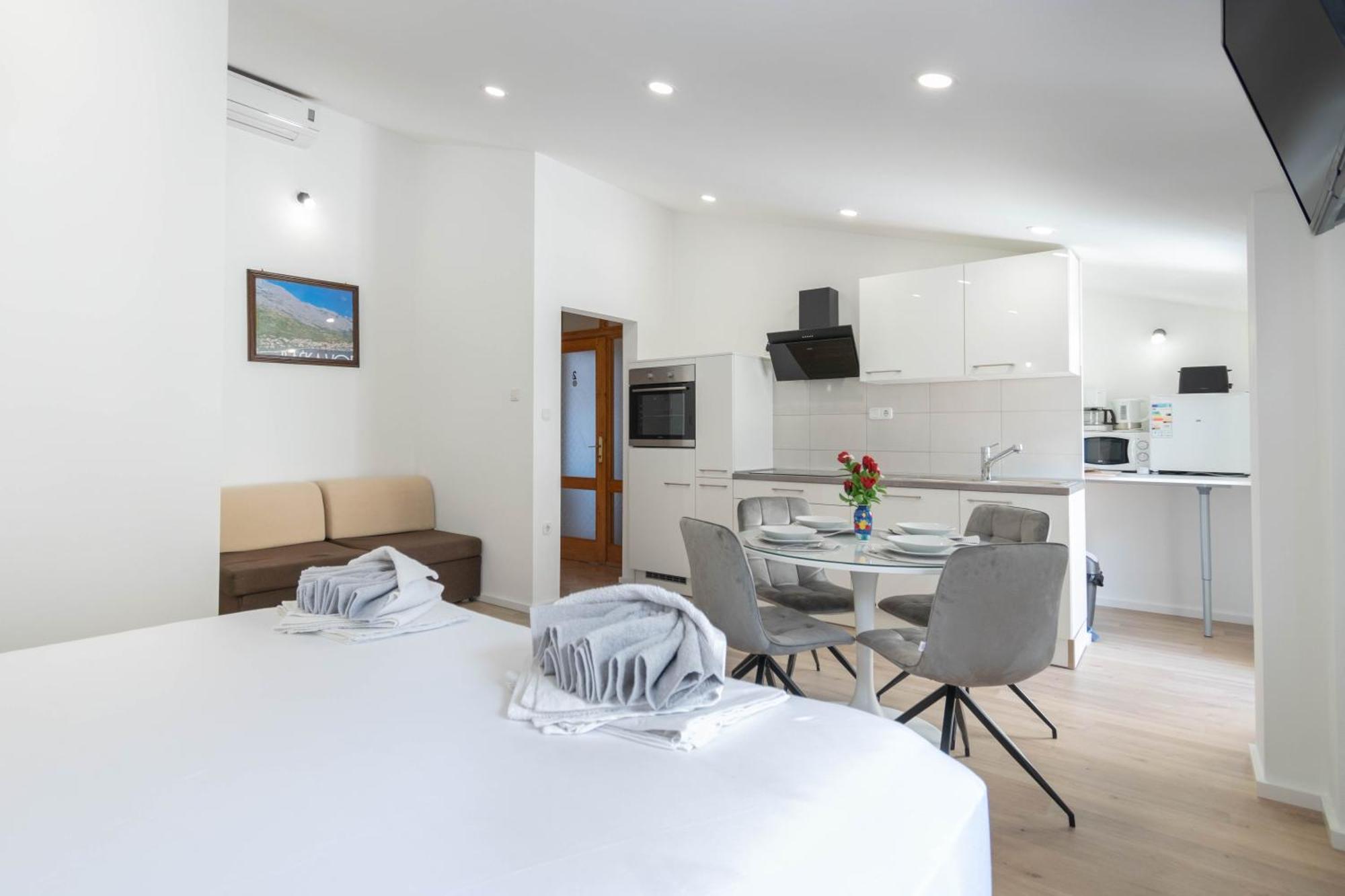 Apartment Kristina Dujmovic Baška Voda エクステリア 写真