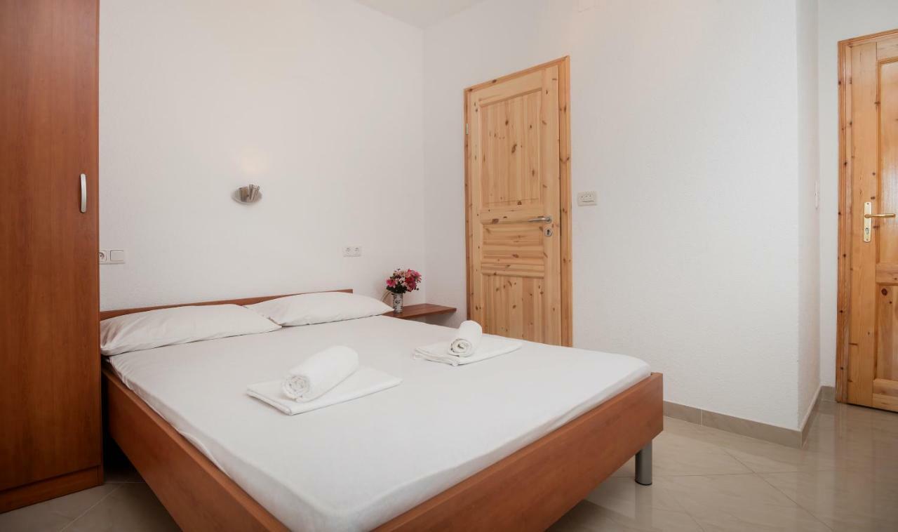 Apartment Kristina Dujmovic Baška Voda エクステリア 写真